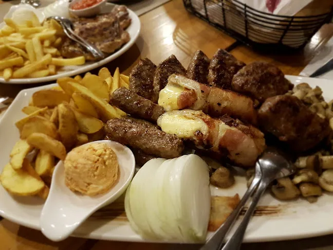 Batak grill plata s krumpirom i lukom